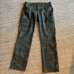 Kuhl Women’s FreeFlex RollUp Pants Camo Size 8 Reg style 6326